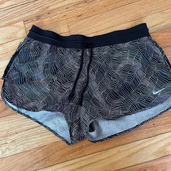 Striped Nike dri-fit woman shorts - Picture 1 of 3